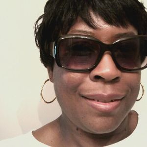 Meet your Posher, Adrienne